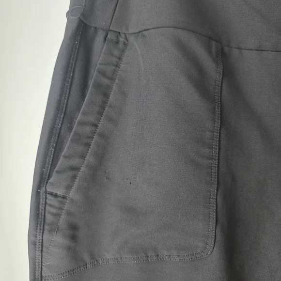 Avalanche Women's Sleek Black Cropped Pants - Picture 3 of 10